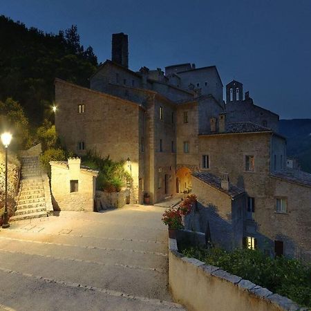 Castello Di Postignano Hotell Sellano Exteriör bild