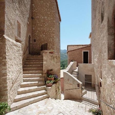 Castello Di Postignano Hotell Sellano Exteriör bild