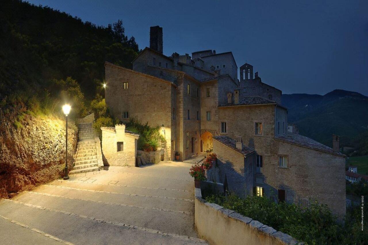 Castello Di Postignano Hotell Sellano Exteriör bild