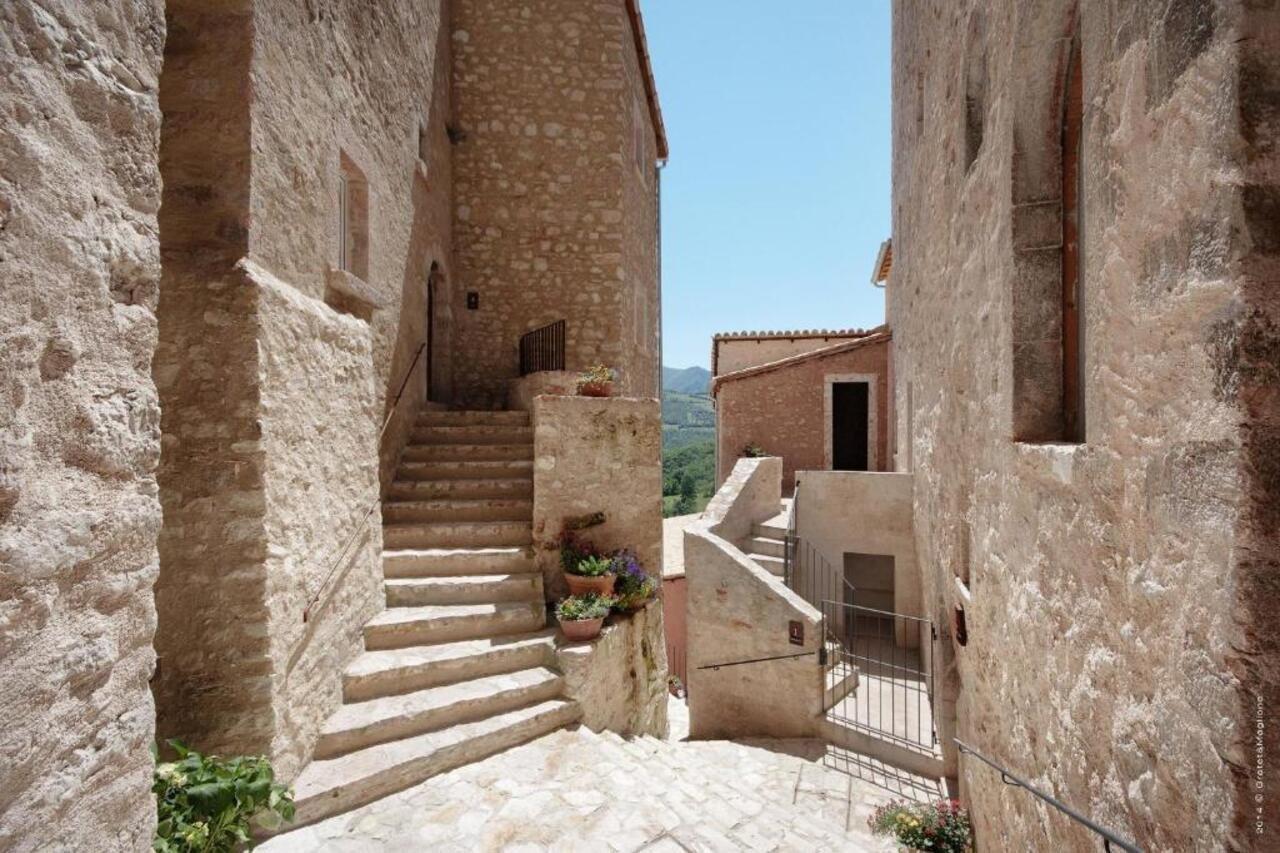 Castello Di Postignano Hotell Sellano Exteriör bild