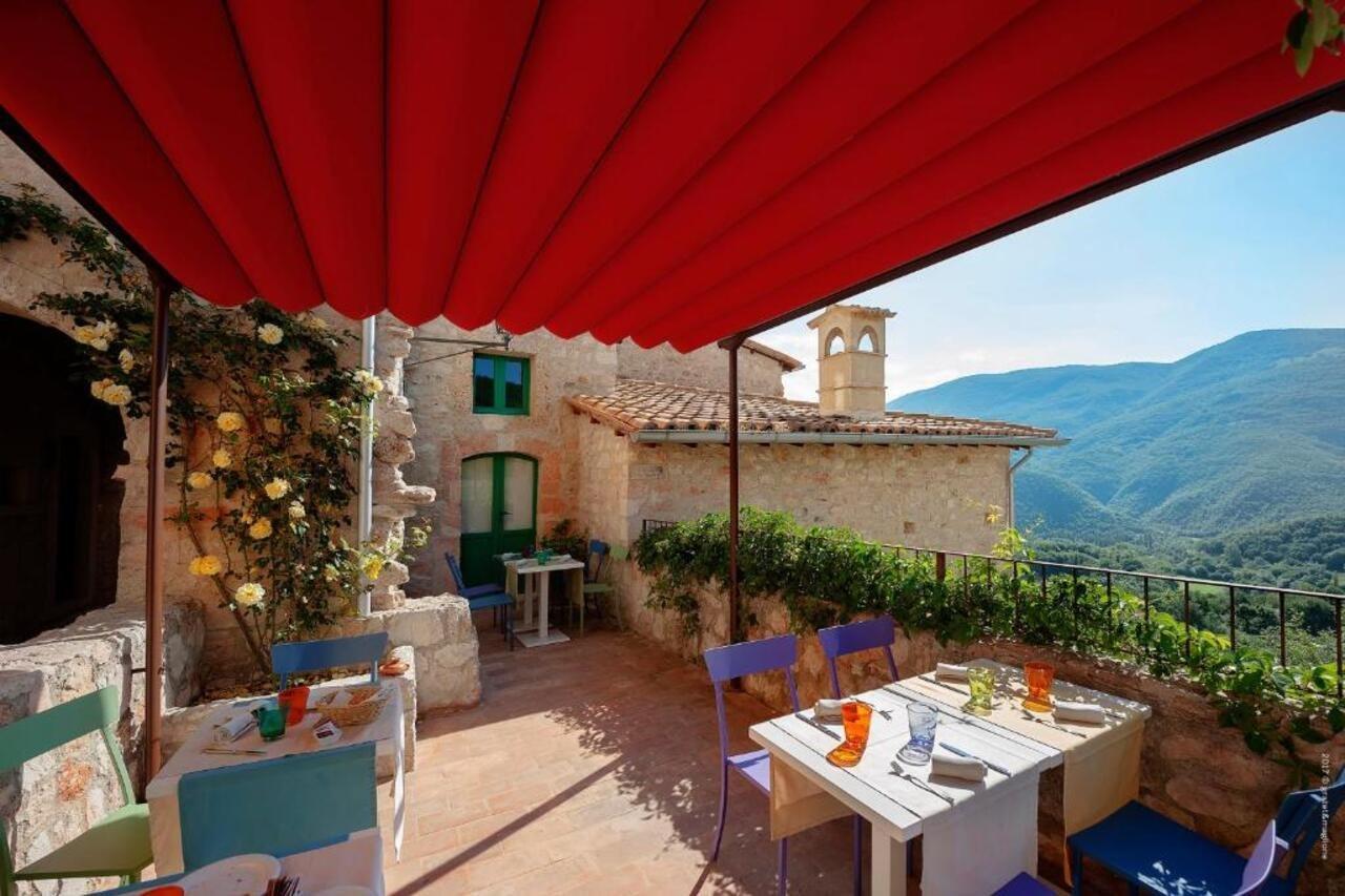Castello Di Postignano Hotell Sellano Exteriör bild